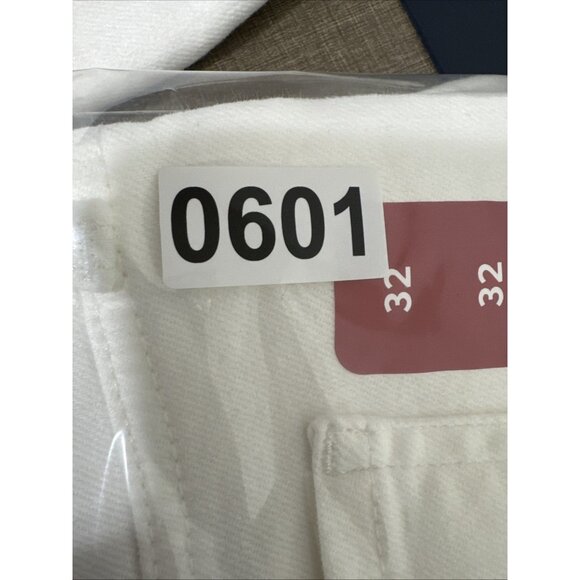 Levi’s Women's 32 Mid Length Midrise Denim Shorts Stretch Off White NWT 0601 - Picture 13 of 13